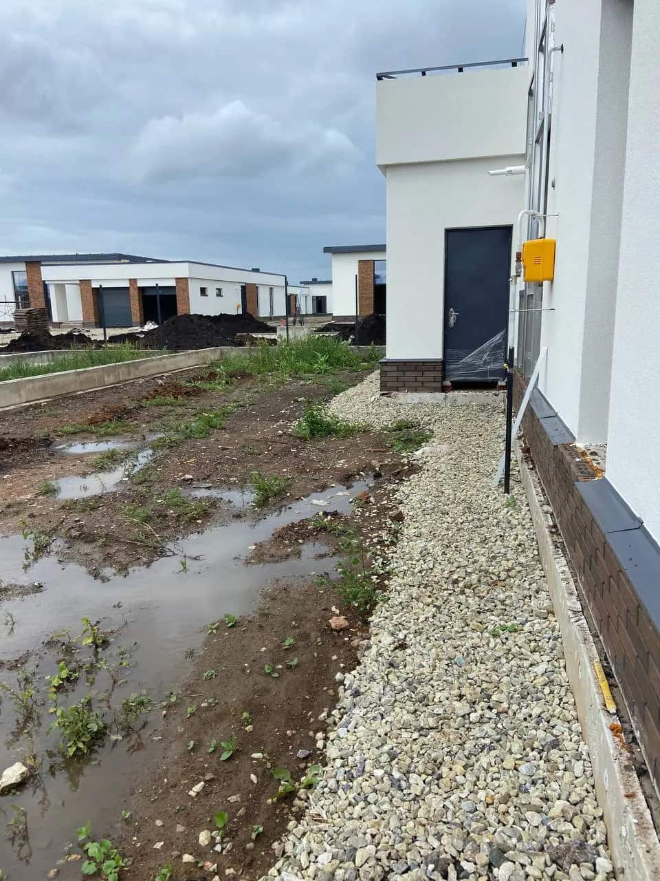 У дома -> Цветущий проход (до)