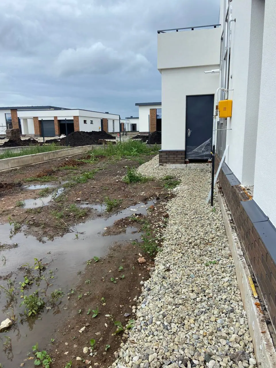 У дома -> Цветущий проход (до)